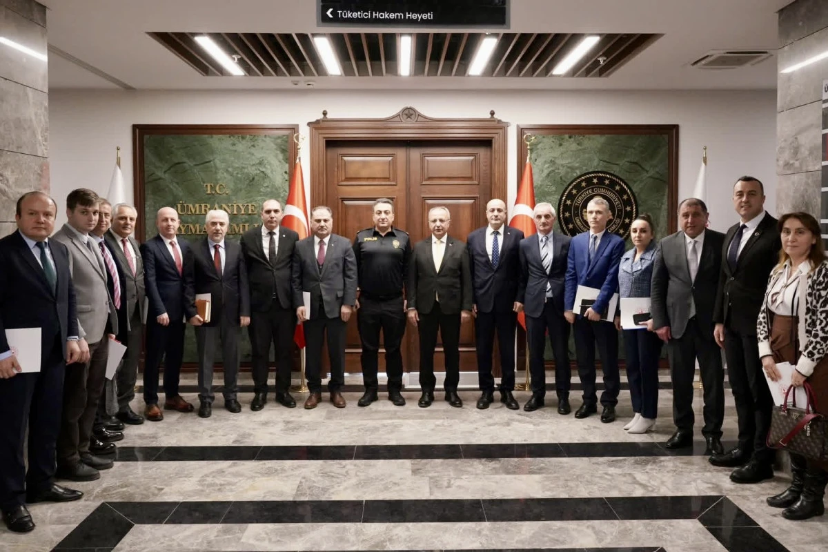 &Uuml;mraniye Kaymakamı Y&uuml;ksel &Ccedil;elik, 2025 Başarılı Kurum M&uuml;d&uuml;rlerine Başarı Belgesi Verdi &ndash; &Ouml;zverili &Ccedil;alışmalar &Ouml;d&uuml;llendirildi!