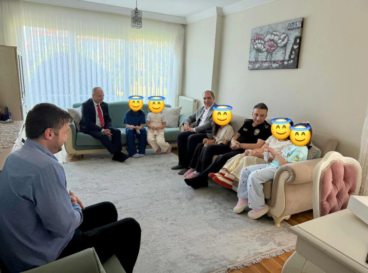 &Uuml;mraniye Kaymakamı Y&uuml;ksel &Ccedil;elik Kaşif &Ccedil;ocuk Evi&rsquo;nde Bayram Sevinci Yaşattı