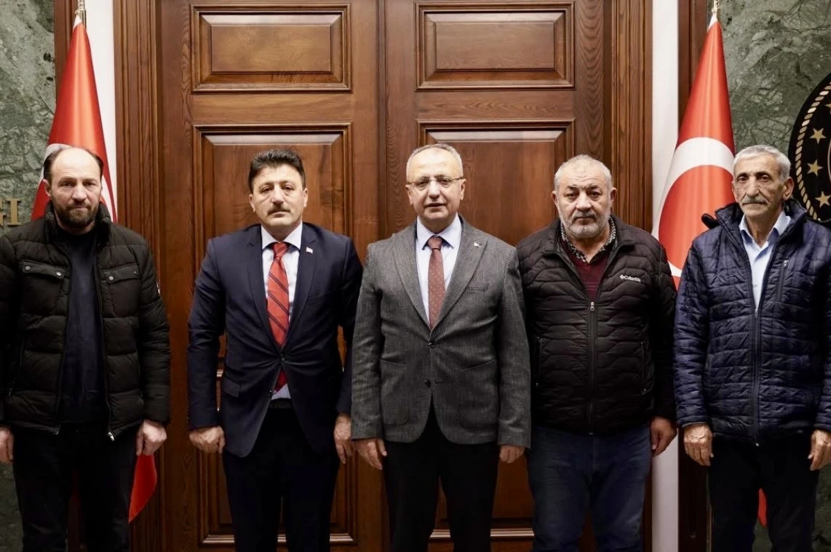 &Uuml;mraniye Kaymakamı Y&uuml;ksel &Ccedil;elik Sivaslılar Derneği Ziyareti: Sivil Toplum Diyaloğu G&uuml;&ccedil;leniyor