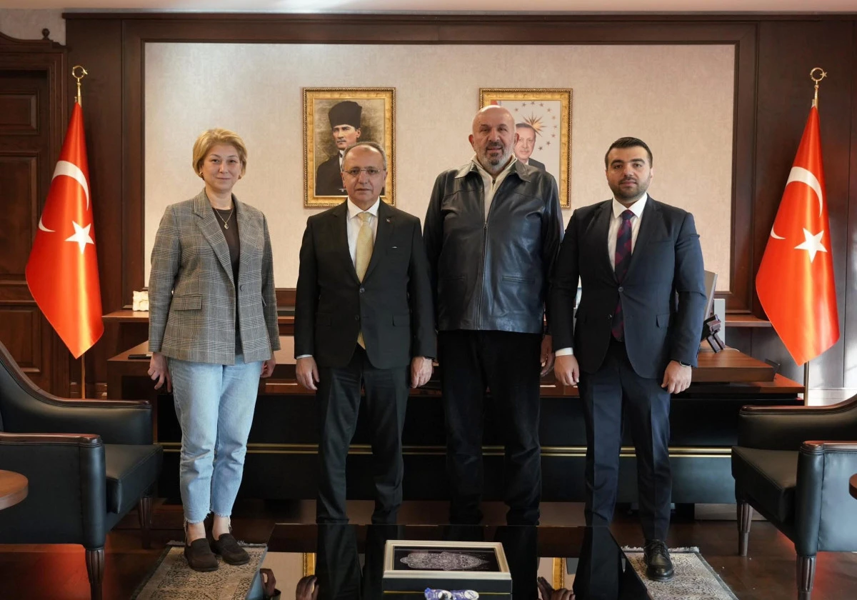 &Uuml;mraniye Kaymakamı Y&uuml;ksel &Ccedil;elik&rsquo;e Muhtarlardan Anlamlı Ziyaret!