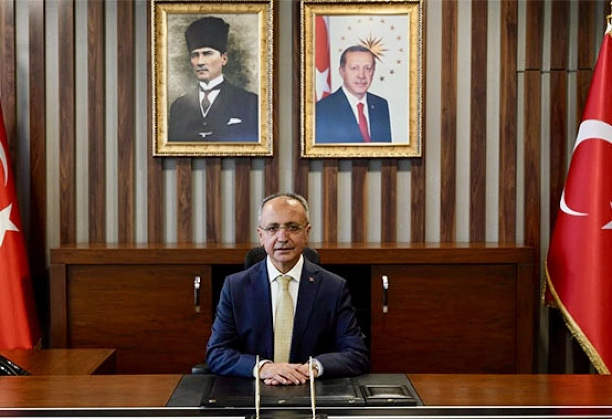 &Uuml;mraniye Kaymakamı Y&uuml;ksel &Ccedil;elik'ten Regaip Kandili Mesajı: Huzur ve Bereket Dilekleri