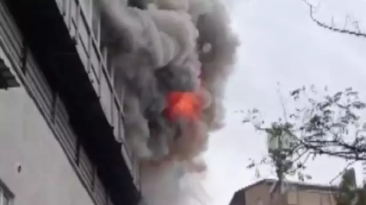 &Uuml;mraniye yangın! &Uuml;mraniye Kereste Deposu Yangını: Son Dakika Gelişmeleri ve M&uuml;dahale Detayları