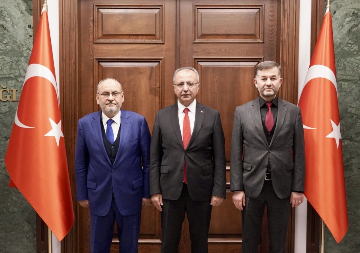 Ümraniye’de Anlamlı Nezaket Ziyareti: Eski Belediye Başkanı Hasan Can ve Kızılay Başkanı Cemali Ergül, Kaymakam Yüksel Çelik’i Makamında Ağırladı