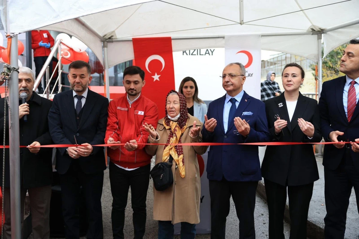 &Uuml;mraniye&rsquo;de Kızılay Kan Merkezi A&ccedil;ılışı: Y&uuml;ksel &Ccedil;elik ve S&uuml;mer G&uuml;nay&rsquo;dan B&uuml;y&uuml;k Destek