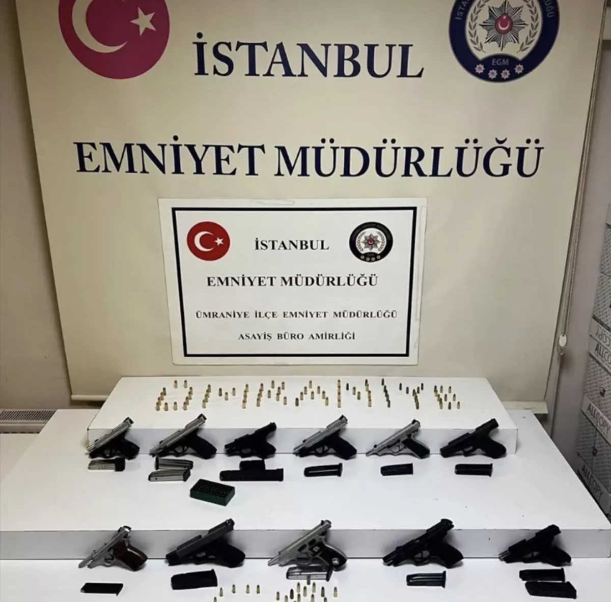 Ümraniye’de Silah Ticareti Operasyonu: 11 Tabanca Ele Geçirildi, Şüpheli Tutuklandı!