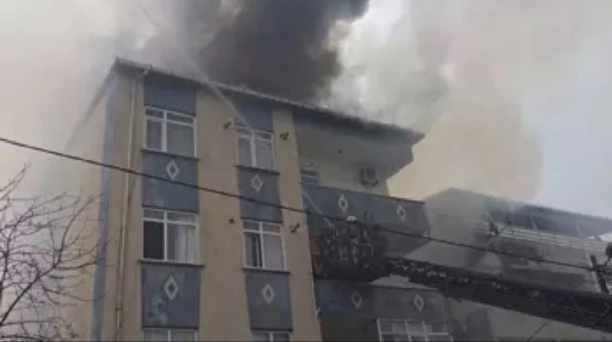 &Uuml;mraniye'de yangında 4 yaralı