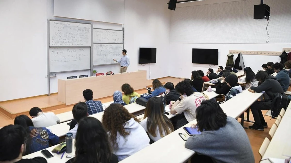 &Uuml;niversitelerde 16 Yeni B&ouml;l&uuml;m A&ccedil;ılıyor: Yapay Zeka ve Teknoloji Odaklı Eğitim Hamlesi