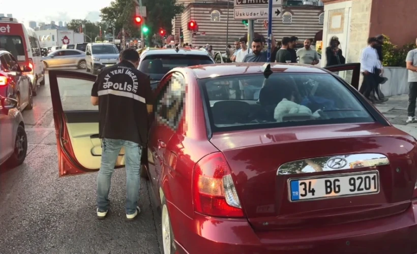 &Uuml;sk&uuml;dar&rsquo;da park edilmiş otomobilde bir şahıs &ouml;l&uuml; bulundu