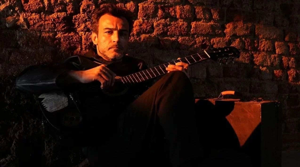 Vefat Eden Şarkıcı Rıza Tamer&rsquo;in S&ouml;zleri Yeniden G&uuml;ndem Oldu: &ldquo;D&uuml;nya Bir Tablo, Sanatk&acirc;rı Da Allah&rdquo;