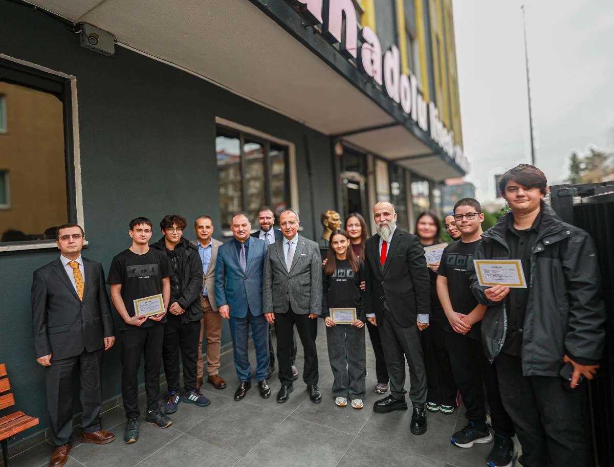 Y&uuml;ksel &Ccedil;elik, Final Okulları Onur Belgesi T&ouml;reninde Başarılı &Ouml;ğrencileri Tebrik Etti