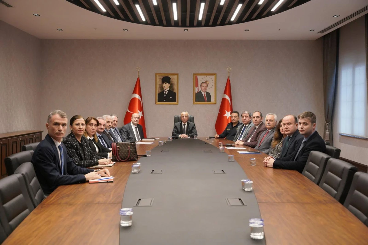 Yüksel Çelik, Kurum müdürleri toplantısı yaptı.