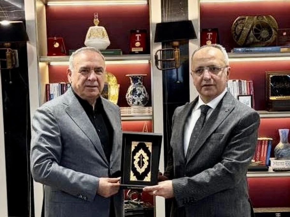 Y&uuml;ksel &Ccedil;elik&rsquo;ten LC Waikiki&rsquo;nin sahibi Vahap K&uuml;&ccedil;&uuml;k&rsquo;e Anlamlı Ziyaret!