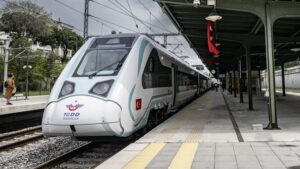 Milli elektrikli tren yolculu seferlerine başlıyor