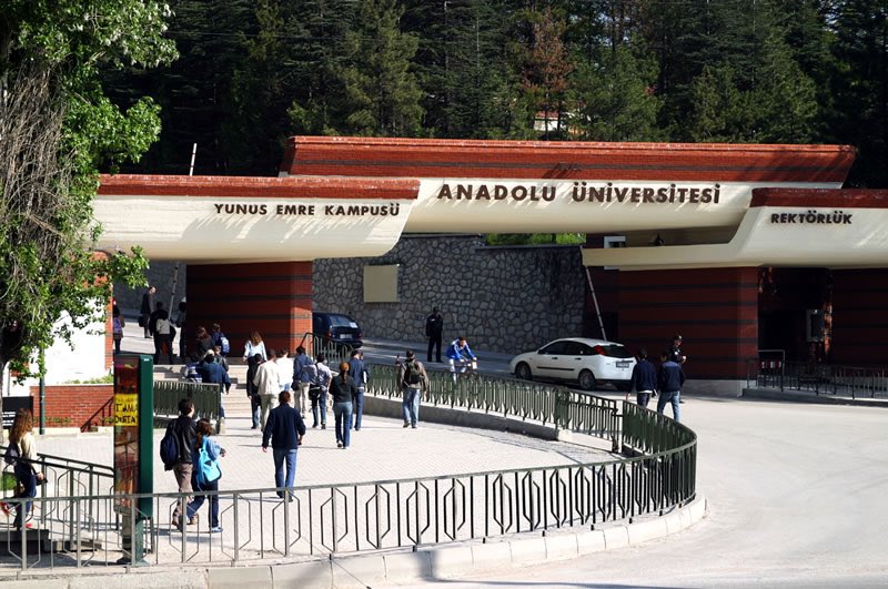 Anadolu Üniversitesi yemekhanesinde yaşamına